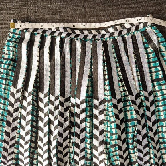 Parker Geometric Emboidered Pleated Skirt - Green Black and White - Picture 6 of 9
